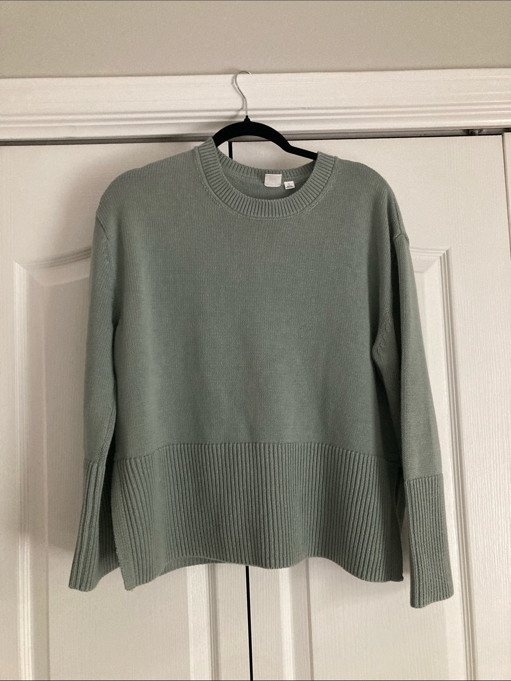 GAP Crewneck Sweater in Sage Green